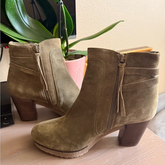 HOLDING HORSES Olive Suede Ankle Boots - Picture 3 of 8